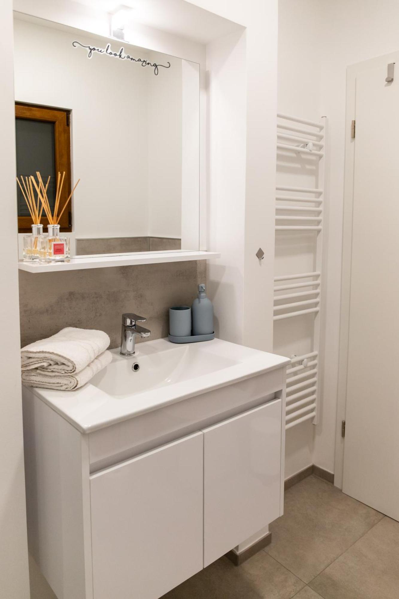 Oliver Street Apartment Vipava Eksteriør bilde