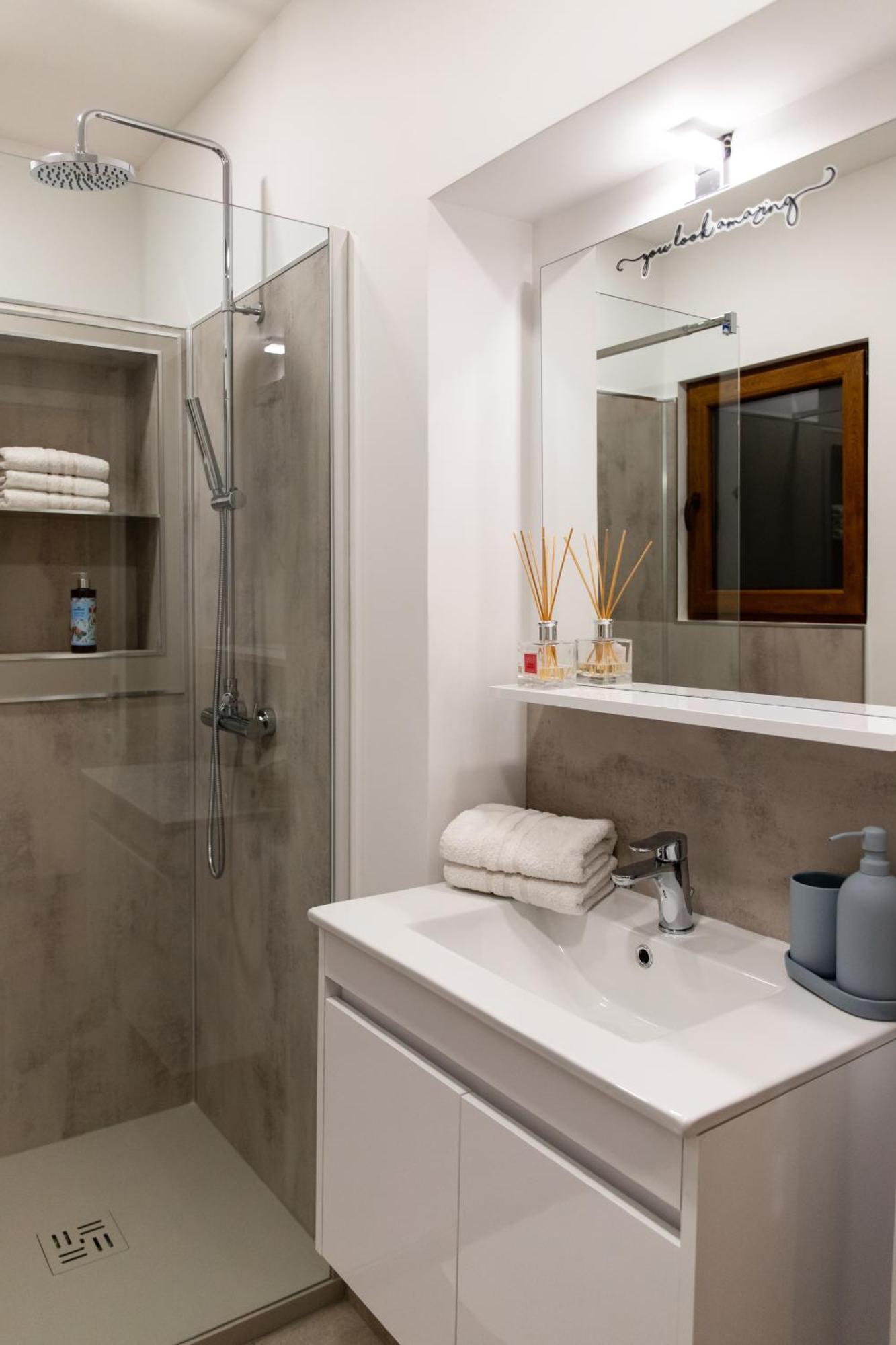 Oliver Street Apartment Vipava Eksteriør bilde
